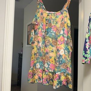 Super cute ruffle hem dress size small